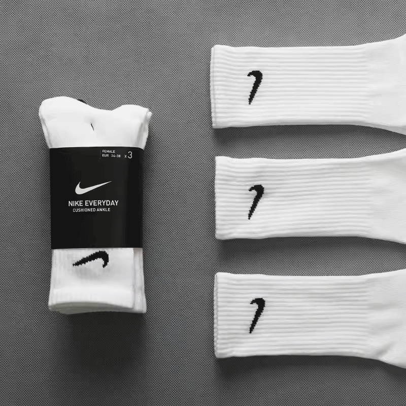 （จัดส่งในวันเดียวกัน）ของแท้ 100% ถุงเท้า Nk Nike LOGO Cushioned ถุงเท้าข้อยาว 1 คู่ SX7664, SX7676, SX4700 Unisex Sock