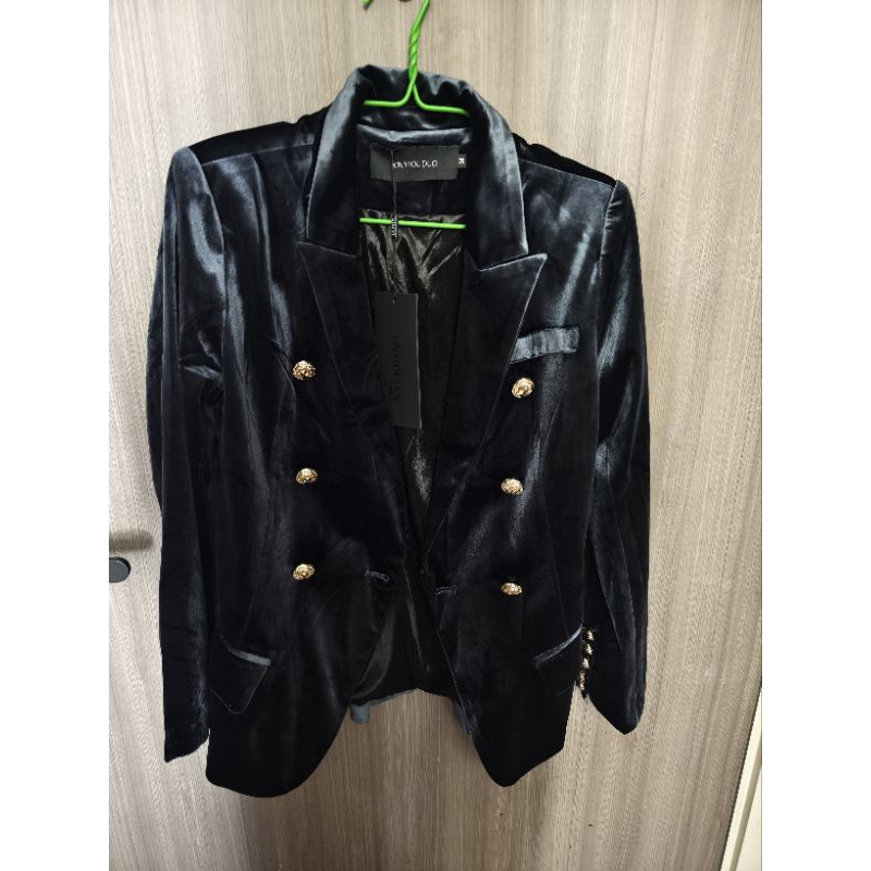 เสื้อสูทป้ายของใหม่ค่ะ ไซต์ M ผ้ากำมะหยี่ สีเทาเข้มดำ