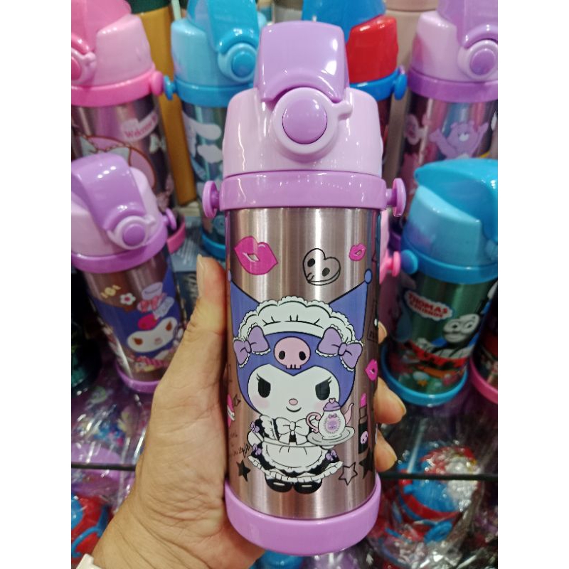 กระติกน้ำเก็บอุณหภูมิ แบบหลอดดูดลายการ์ตูนยอดฮิต วัสดุเป็นสแตนเลส เก็บอุณหภูมิได้นาน ขนาดความจุ 350ml ราคาใบละ 349 บาท