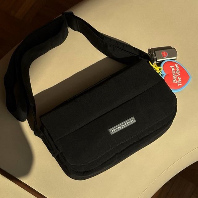 beyond the vines | pocket poofy bag ส่งต่อ