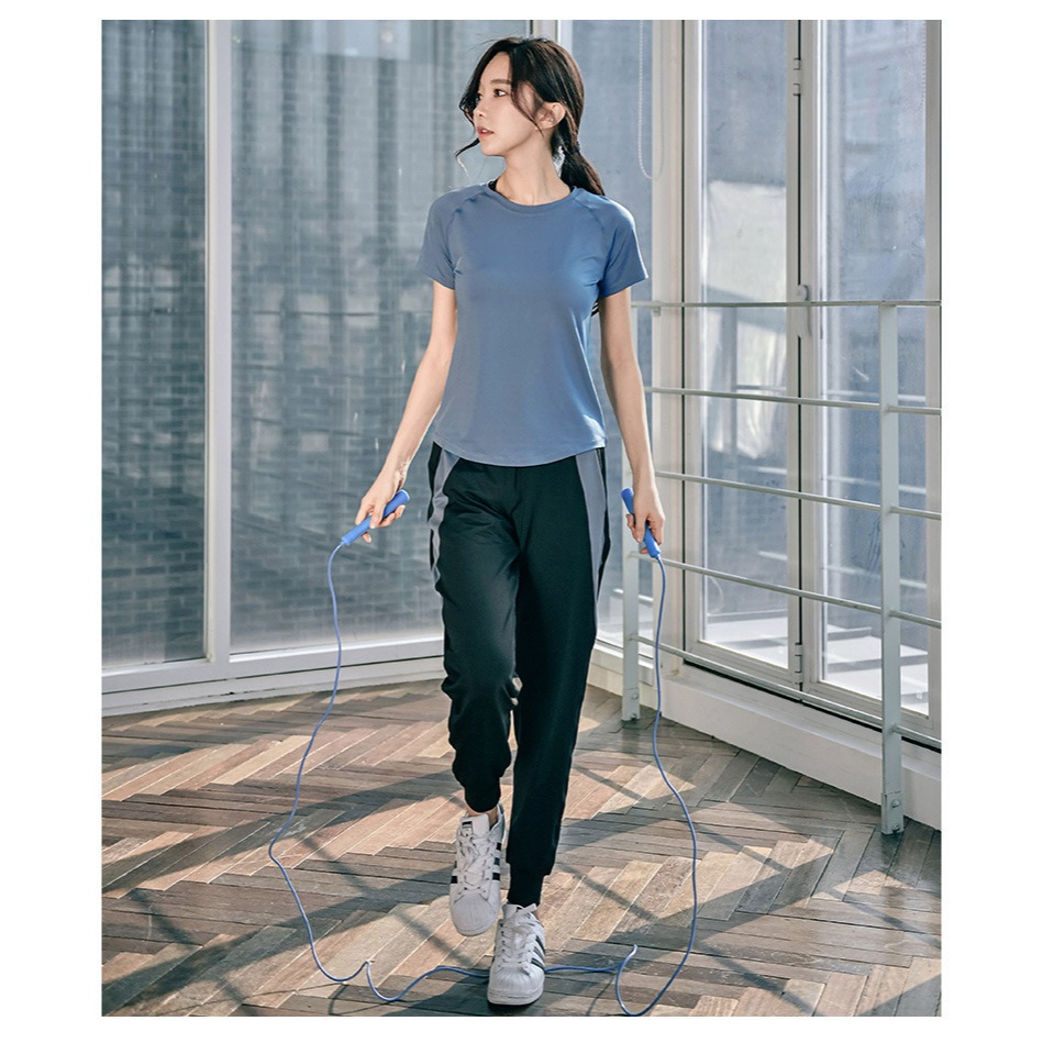 *ชุด 2 ชิ้น* (YOGA-6000) ชุดออกกำลังกายผู้หญิง เสื้อแขนสั้น+กางเกงวอร์มขายาว ผ้านิ่มลื่นระบายอากาศดีใส่สบาย - รูปที่ 4