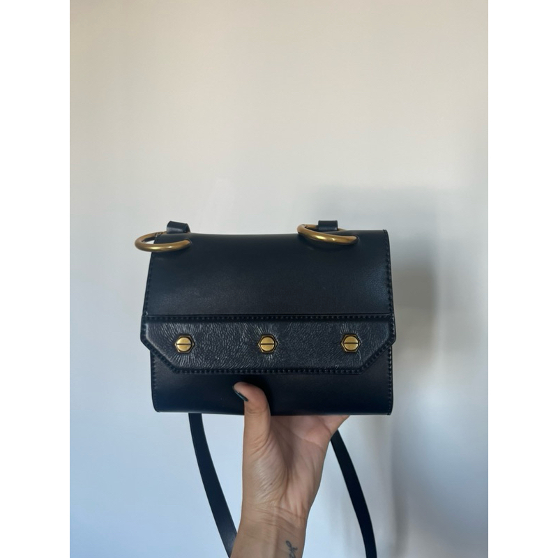 กระเป๋า Charles & Keith