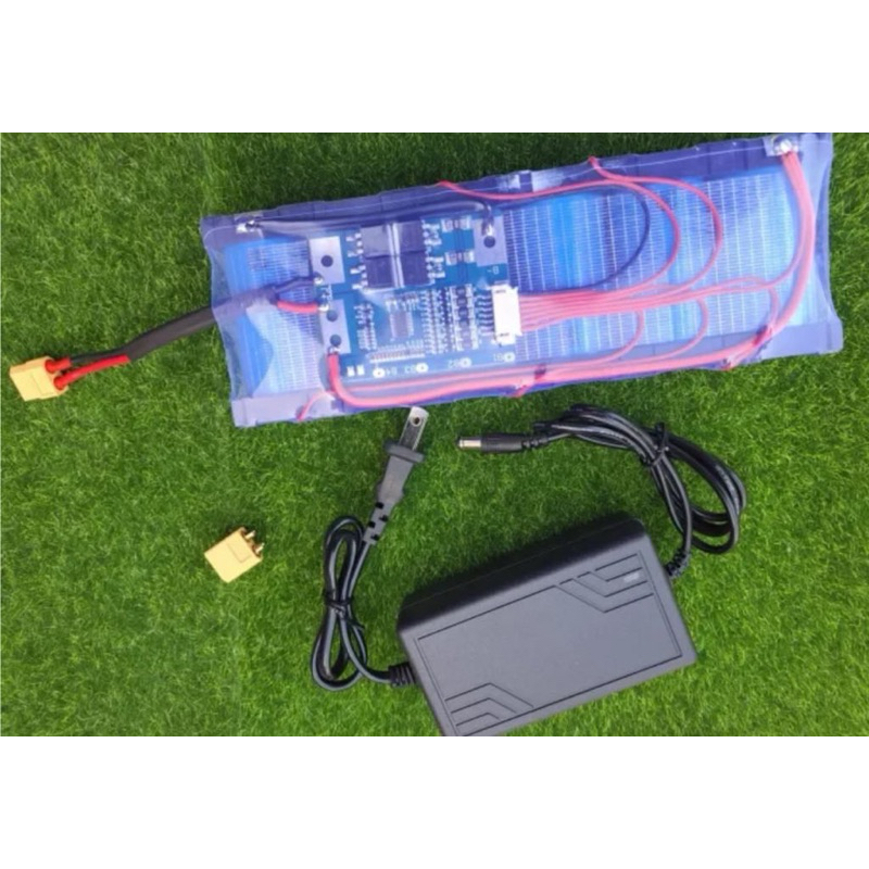 แบตเตอรี่ ลิเธียมฟอสเฟต 6S 21 โวลท์6200ma  ครบชุดพร้อมที่ชาร์จ ฟิล์มใส