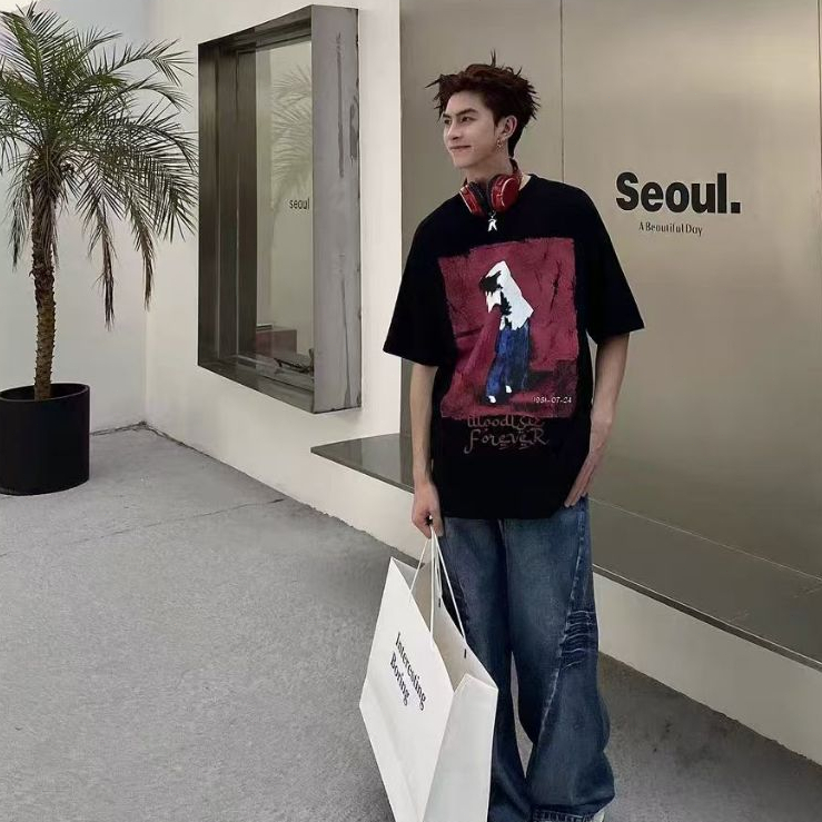 เสื้อยืดพิมพ์ลายผ้าฝ้ายแท้หนา 200 กรัม เสื้อยืดโอเวอร์ไซส์สำหรับผู้ชาย ทรงหลวมและทันสมัย