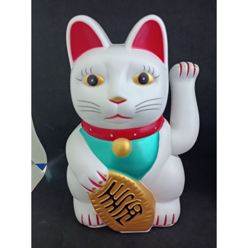 แมวกวักนำโชคพลาสติกสีขาวใส่ถ่านสูง6นิ้ว