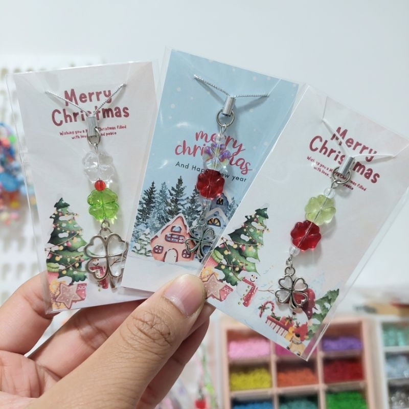 LUCKY×MERRY X'MAS พวงกุญแจโคลเวอร์ สายคล้องโทรศัพท์ ของขวัญปีใหม่ (มีจำนวนจำกัด)