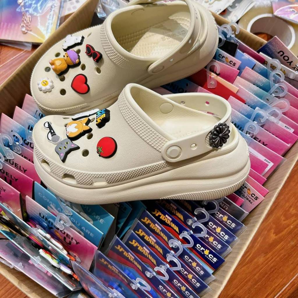 Crocs Crush Clog รองเท้าแตะห้วโตผู้หญิ่งยอดนิยมขายดีมาก น้ำหนักเบาพืนนีม พรอมส่งในไทย จัดส่ง 1-3 วันได้รับของ