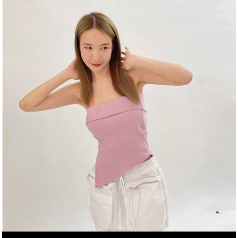 ส่งต่อเสื้อเกาะอกสีชมพู unigam.official