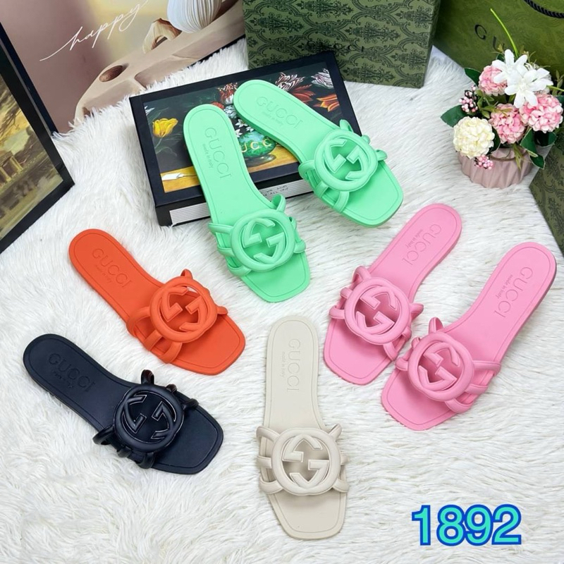 #พร้อมส่ง รองเท้าแตะสวมเจลลี่
