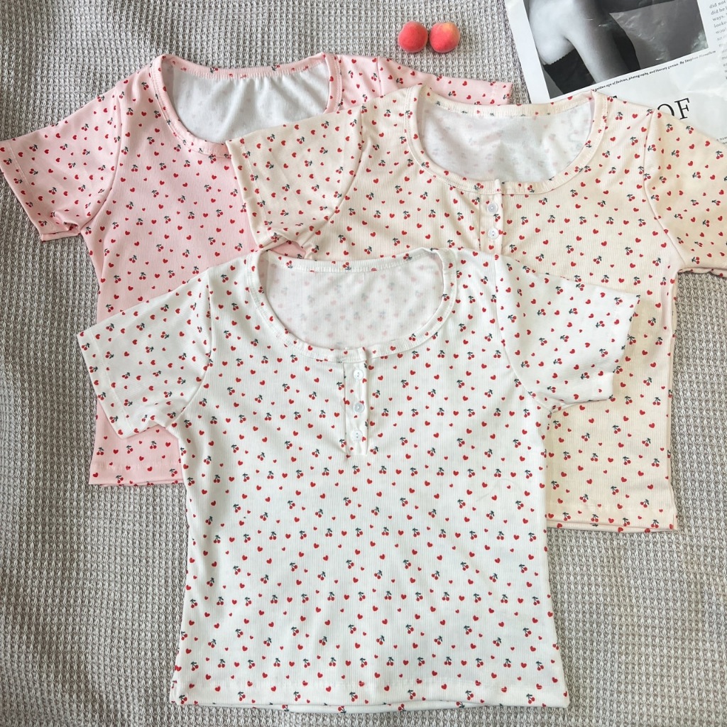 Fleurladyz.เสื้อคอกลม แขนสั้น กระดุม3เม็ด ลายดอก น่ารัก ผู้หญิง
