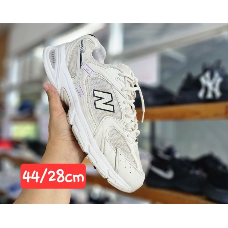 รองเท้ามือสองของแท้ New Balance 530 size44/28cm สภาพสวย ดูรูปเพิ่มได้ค่ะ