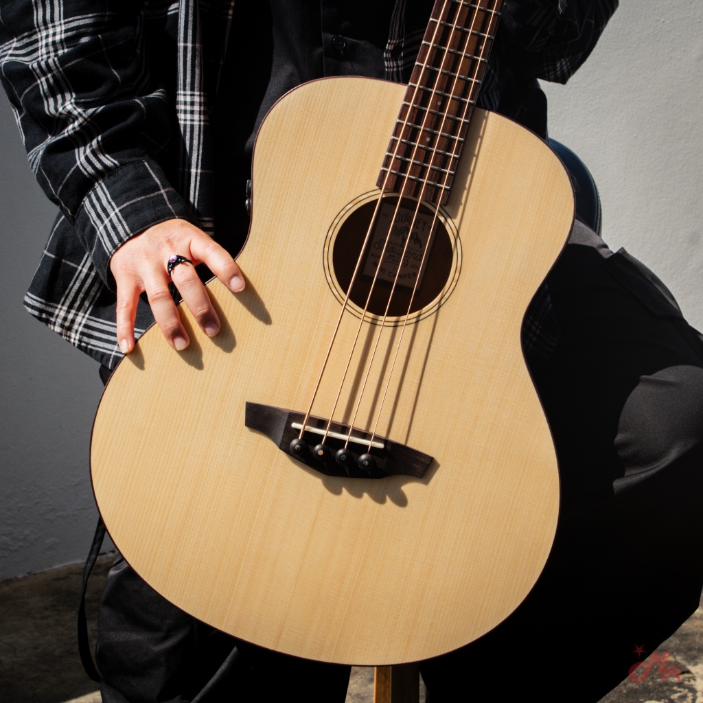 Veelah Mini Camper Spruce Flame Mahogany Bass เบสโปร่ง Music Arms