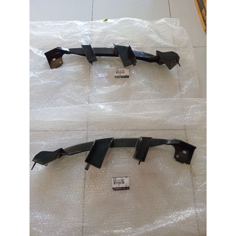 คิ้วใต้ไฟหน้า / กิ๊บล๊อคใต้ไฟหน้า / พลาสติกยึดใต้ไฟหน้า Mazda BT50 Pro”2012-On (ขายึดกันชนใต้ไฟหน้า) แท้ศูนย์