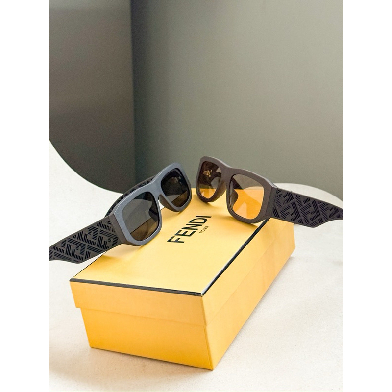 Fendi Shadow Sunglasses ลุคเท่ Unisex ของแท้เท่านั้นค่า FE40106F