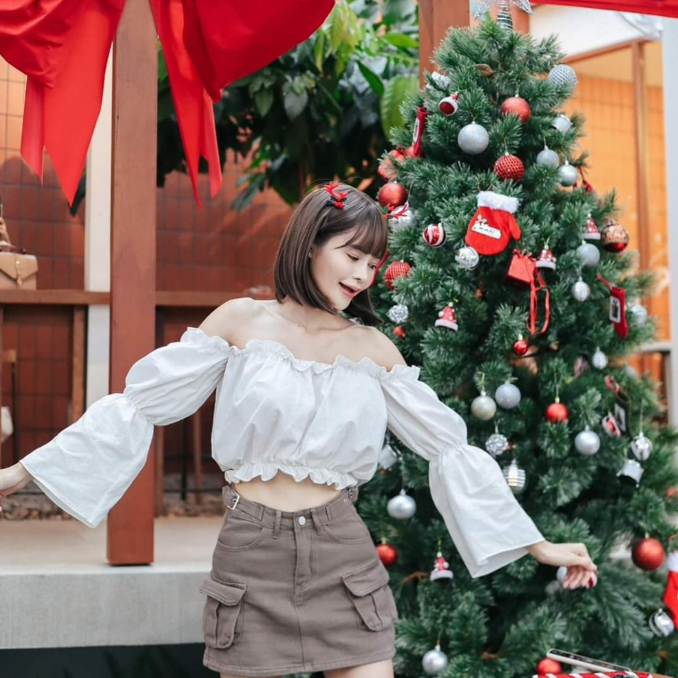 เสื้อปาดไหล่แขนยาว สม็อคจั้มน่ารัก งานสวยปังมาก ครอปโชว์ไหล่ ชุดไปคาเฟ่