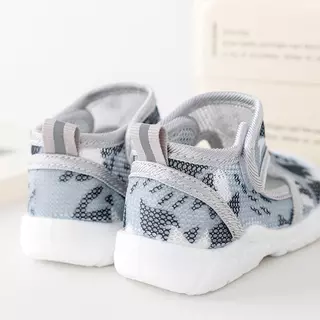 ลดราคา รองเท้าแตะเด็ก ใส่ได้ทั้งเด็กผู้หญิงและผู้ชาย พื้นกันลื่น น้ำหนักเบา พร้อมส่ง
