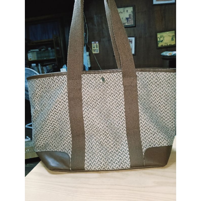 กระเป๋ามือสอง Agatha ผ้าทอ  สะพายไหล่ พร้อมส่ง