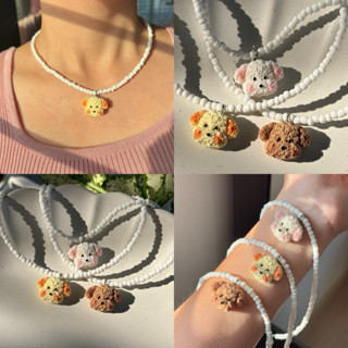 Piing me Necklace | สร้อยคอลูกปัดเม็ดเล็กสีขาวพร้อมจี้หน้าสุ…