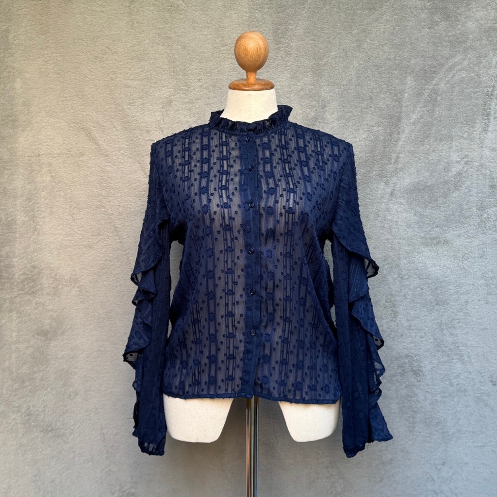 SS00002: XACT ไซส์ L เสื้อเชิ๊ตผู้หญิงแขนยาวแต่งระบาย ซีทรูลูกไม้ สีน้ำเงินเข้ม คอจีน (มือสอง สภาพดี