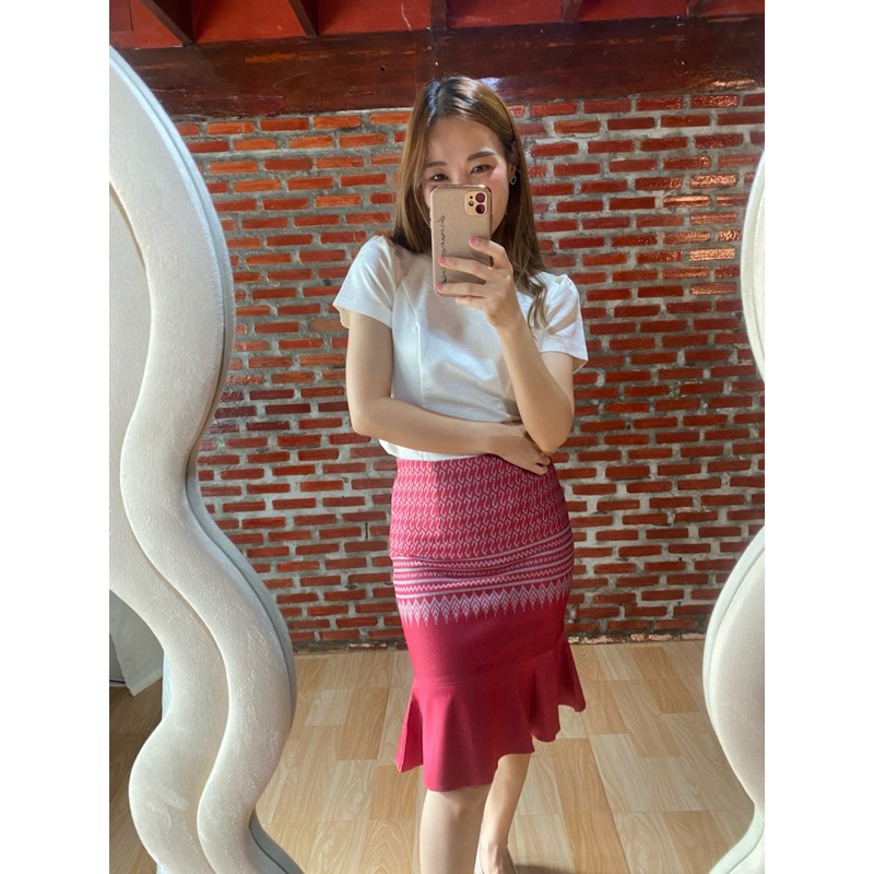 กระโปรงลายขอพระราชทานทรงหางปลา