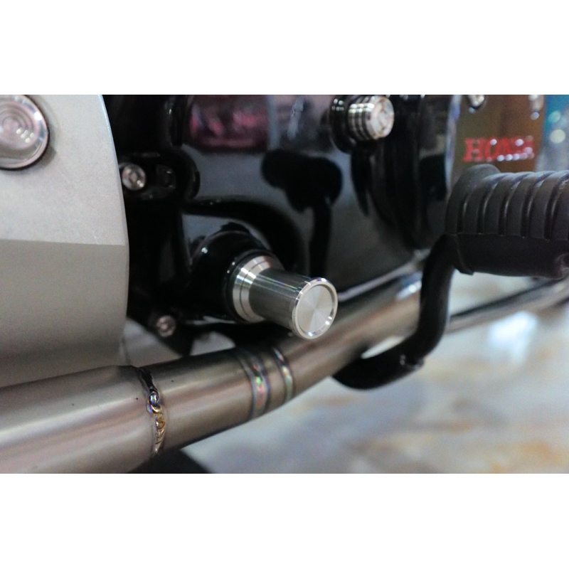 ครอบคันสตาร์ทเลส ลายเรียบใหม่ รุ่น W-125iไฟเลี้ยวบังลม/s/r