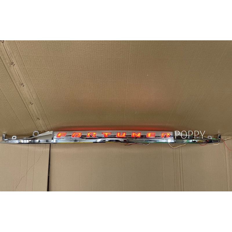 คิ้วฝากระโปรงท้าย​ fortuner​ 2015​ 2017​ 2018​ 2020​ มีไฟ​ คิ้วฝาท้าย​ คิ้วท้าย​ fortuner​ mc​ สีชุป