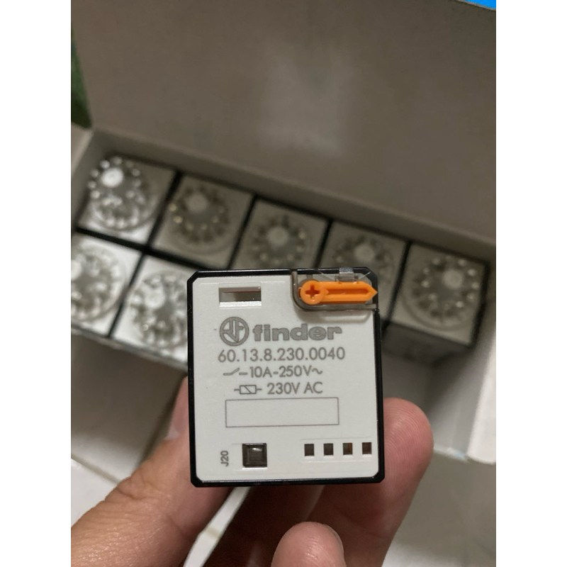 Finder 60.12.8.120.0040 -10A-250v