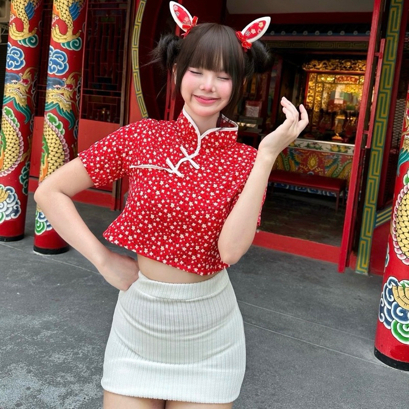 Petite♡︎ Botun crop เสื้อครอปคอจีนใส่รับอั่งเปาตรุษจีน เสื้อกี่เพ้า เสื้ออาหมวยลายดอกโบตั๋น น่ารัก ราคา ถูกที่สุด ดีลบีเคเค แกลเลอรีภาพที่ 3