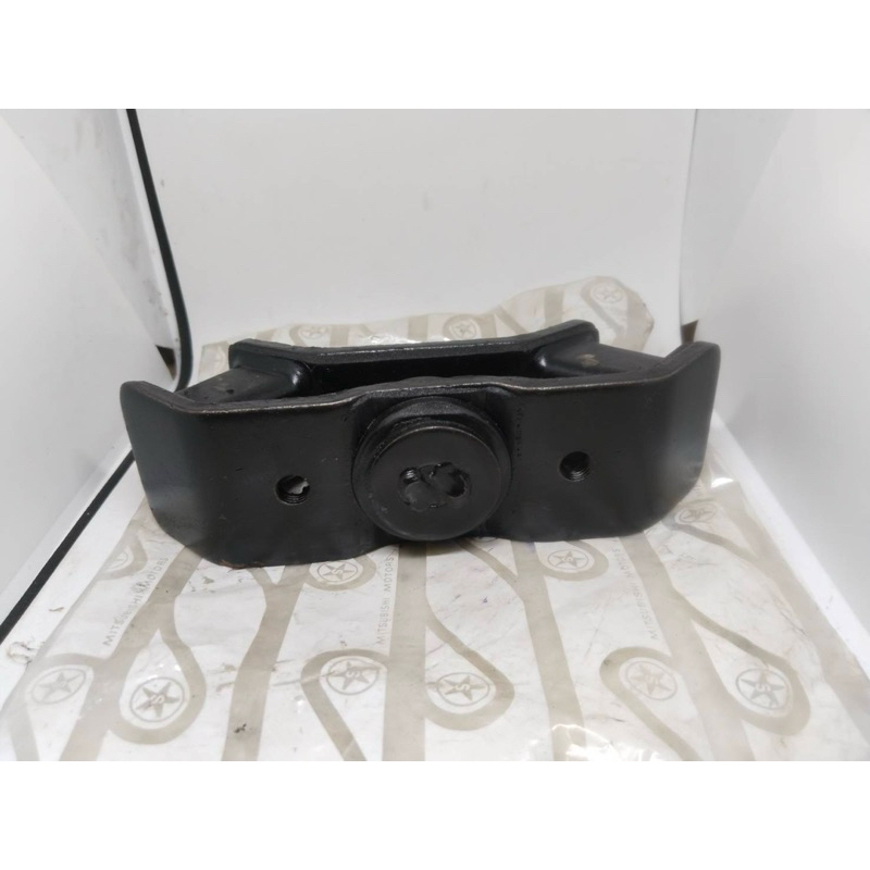 ยางแท่นเกียร์มิตซูบิชิ สตราด้า 2800 STRADA 1800 4M40. TRITON 2WD ไทตัน MT เกียร์ธรรมดา 1 ตัว ราคา 28