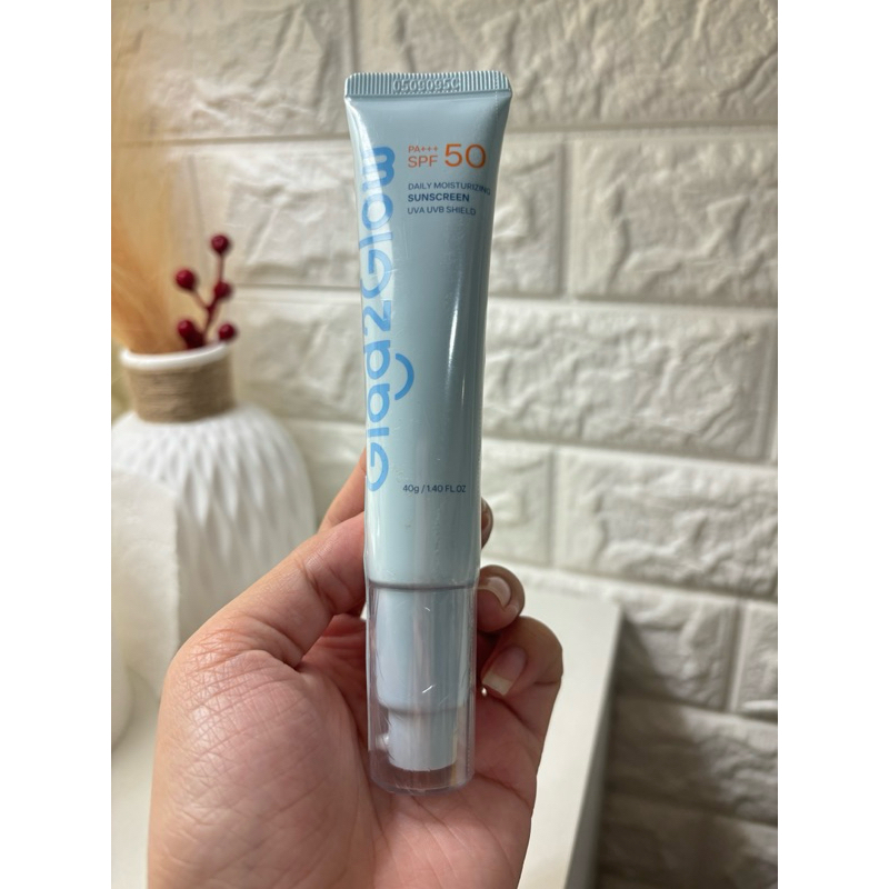ของใหม่Glad2Glow  กันน้ำ กันแดด SPF50 PA+++ 40g Daily Moisturizing Sunscreen