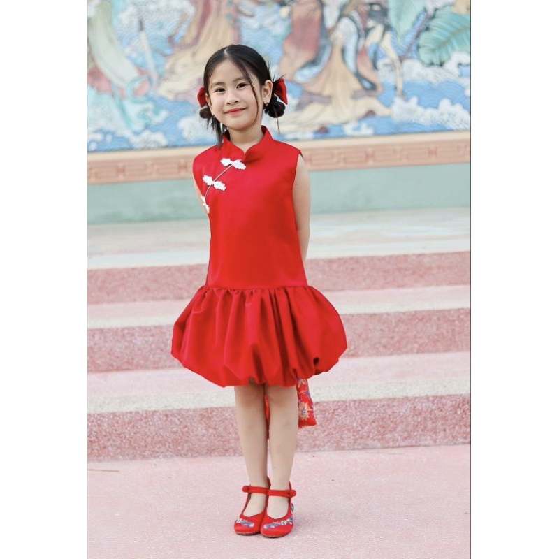 ชุดเดรสบอลลูนตรุษจีน แต่งกระดุมจีน  แถมกิ๊ฟติดผม 2 ข้าง - รูปที่ 3