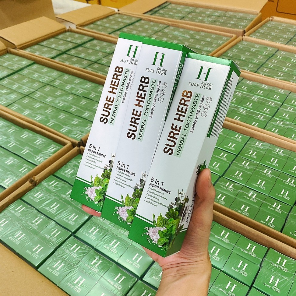 SURE HERB ( x3 หลอด ) ชัวร์เฮิร์บ ยาสีฟัน 5 in 1 ฟันขาว สะอาด ป้องกันฟันผุ ลมหายใจสดชื่น 100 g.