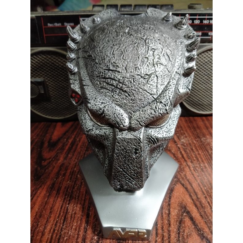 โมเดลเรซิ่น หน้ากาก พรีเดเตอร์ Predator กว้าง 12 cm  สูง18 cm. ตั้งโชว์ แต่งบ้าน. ของเล่น ของสะสม