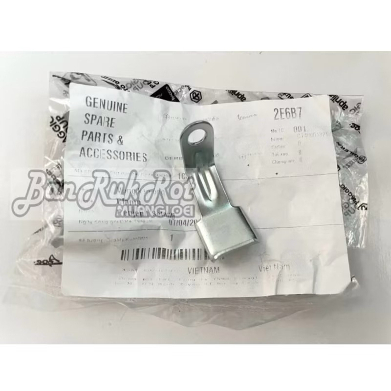 เหล็กยึดสายเบรคใต้อ่างน้ำมันเครื่อง new vespa รุ่น iget