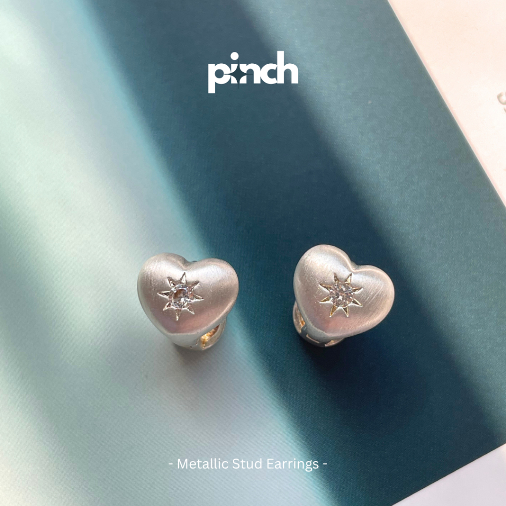 Pinch Metallic Stud Earrings ต่างหูเมทัลลิครูปหัวใจ เงินแท้ silver 925