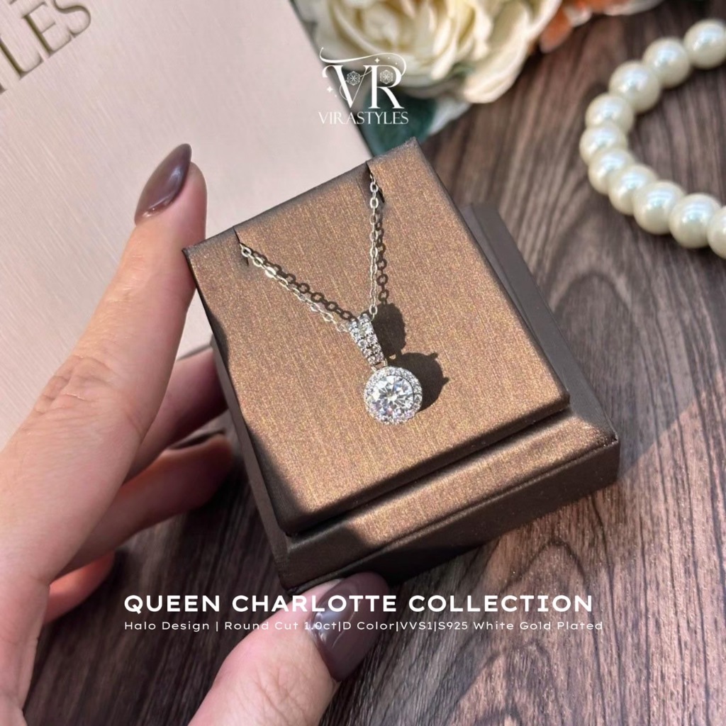 VRS.สร้อยคอเพชรล้อม สร้อยคอเงิน92.5ชุบทองคำขาว พร้อมจี้ฝังเพชรเม็ดเดี่ยวน้ำหนัก1.0ct Queen Charlotte