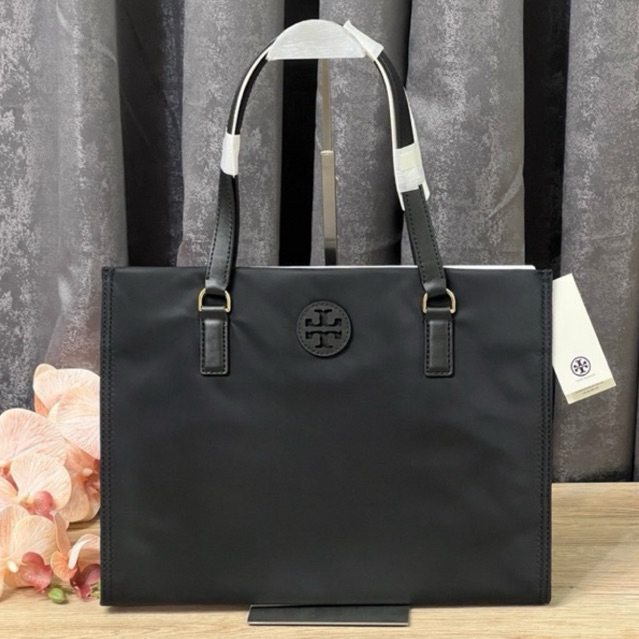^_^ ใช้ส่วนลดเอ็กซ์ตร้า 30% + ส่วนลดร้านค้า 5% พร้อมส่งที่ไทยแท้ 100% ToryBurch Ella Small Nylon Tote 160633 ขนาด 13.2"