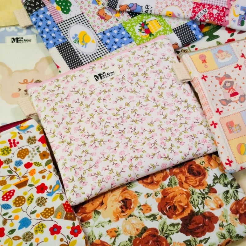 กระเป๋าใส่เครื่องสำอาง งานแฮนด์เมด ลายน่ารัก ใส่ของได้เยอะ มีลายให้เลือก สีสันน่ารัก ใส่มือถือ เครื่องสำอาง ใส่จองจุกจิก