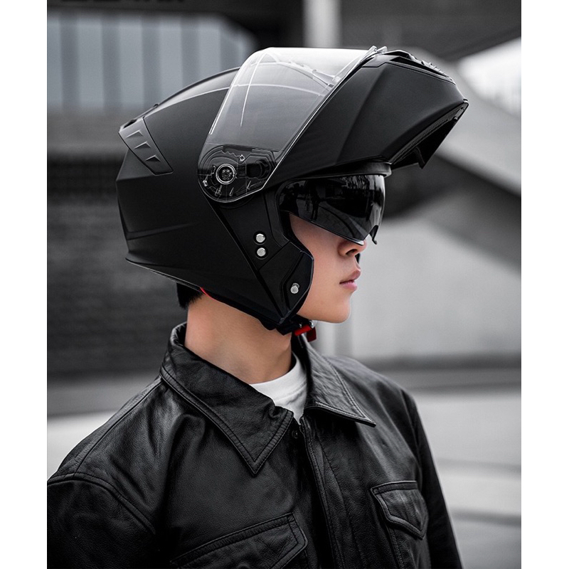 สินค้าพน้อมส่ง2025 NEW หมวกกันน็อค  ออกแบบกระจกสองอัน กันหมอกทนต่อการสึกหรอ กันแสงสะท้อน สามารถเปิดคางได้ รุ่น909