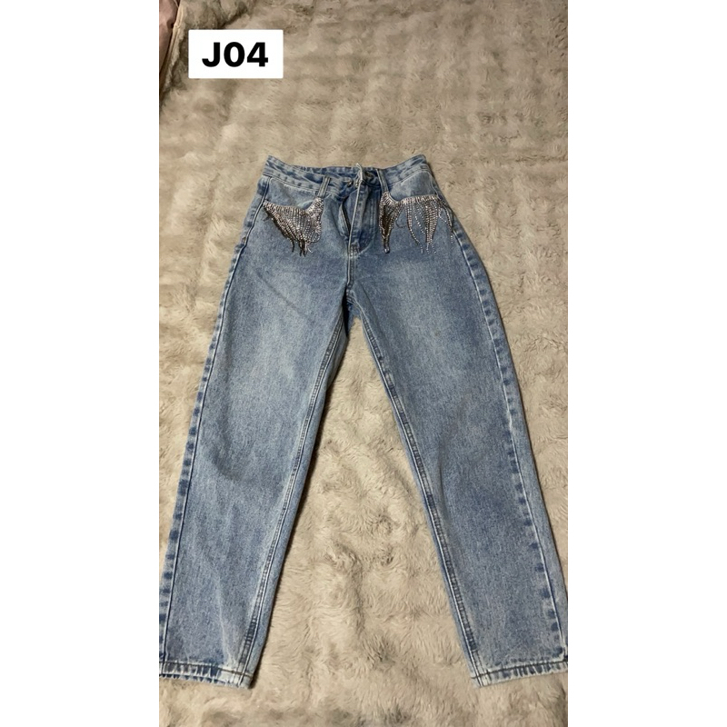 กางเกงยีนส์มือสอง สภาพดีใส่1 ครั้ง ไซต์M  PARISTA