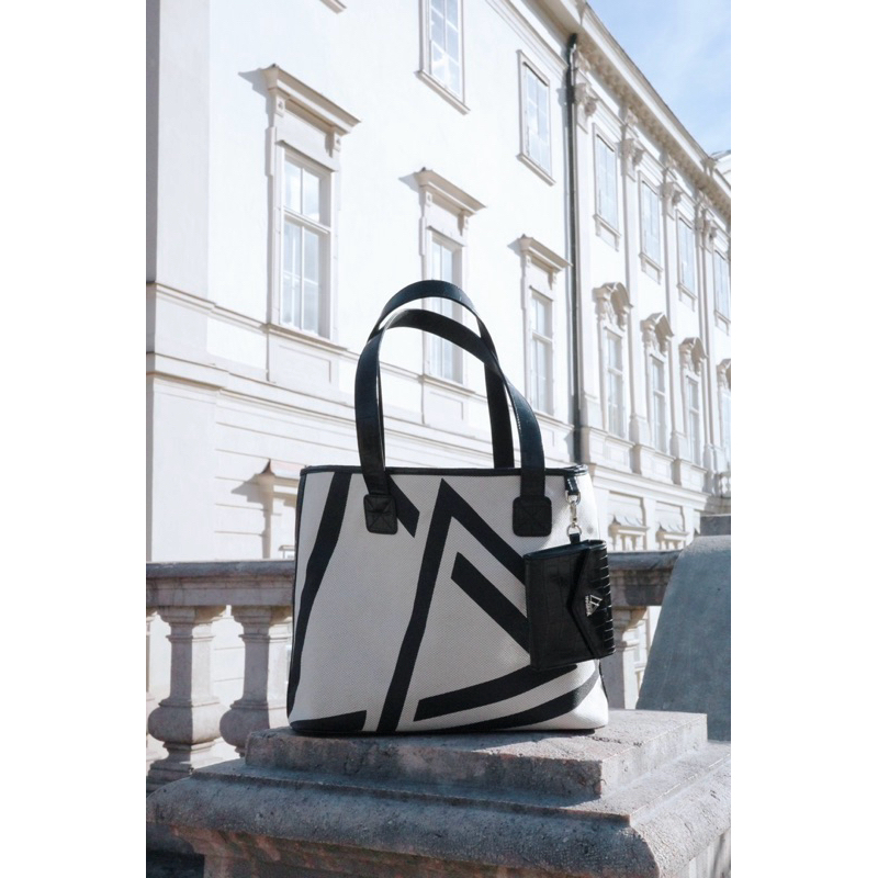 LoLo Bag (กระเป๋ารุ่นโลโล่)