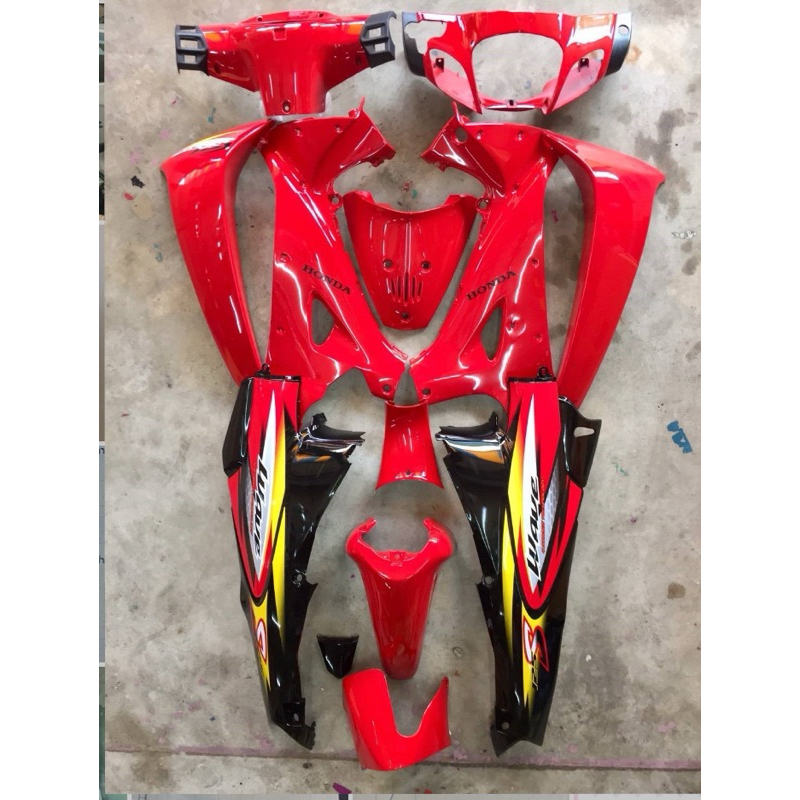 ชุดสีเวฟ125S สีเเดง-ดำ + อกไก่ 03 ติดสติ๊กเกอร์เคลือบเงาเเท้ หน้ากากหน้ากลม มน (รูกุญแจกลม)13 ชิ้น