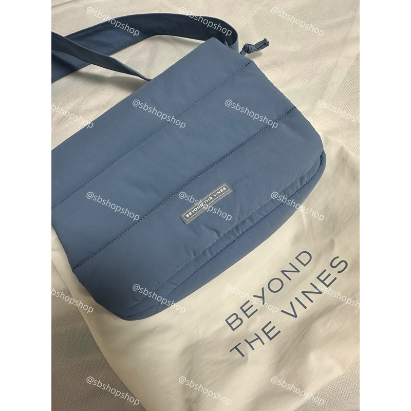 beyond the vines poofy bag periwinkle มือ2