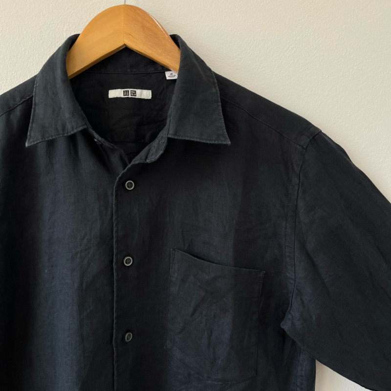 เสื้อเชิ้ต Uniqlo แขนยาว สีดำเข้ม Size M อก 40