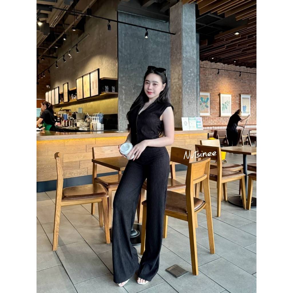 Nutsinee เซตแขนสั้นกระดุมหน้า กางเกงขากระบอก ลุคนี้เรียบๆ หรูๆ ตามประสาสาวๆ ชอบความละมุน