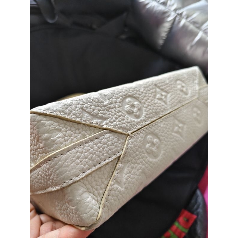 กระเป๋ามือสองlvกล่อง