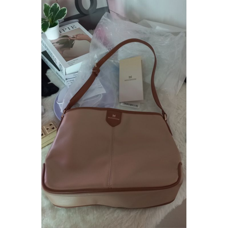 กระเป๋าสะพายMosdoom สินค้าซื้อมารีวิว สภาพใหม่ ไม่ได้ใช้งาน