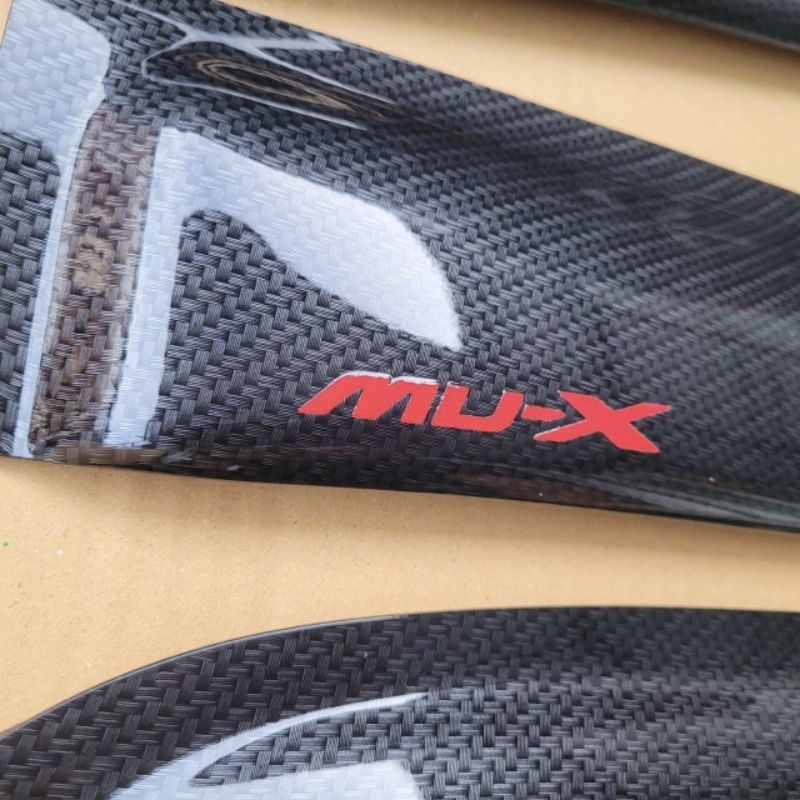 กันสาด MU-X 2021 เคฟล่า LOGO แดง