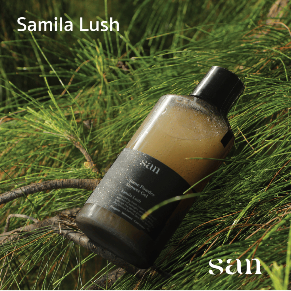 เจลอาบน้ำสครับด้วยผงหินขาว White stone powder scrub shower gel กลิ่น Samila Lush 300 ml.