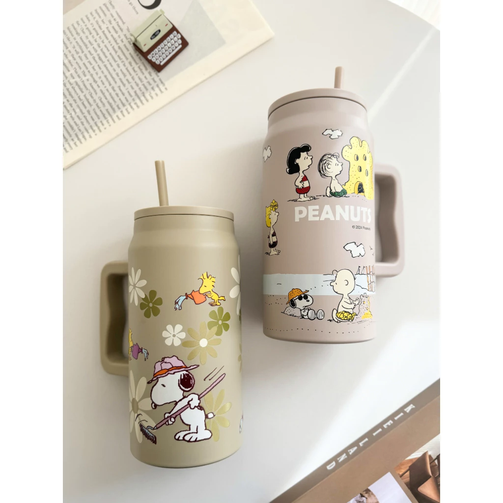 การขายล่วงหน้า Snoopy แก้วเก็บความเย็น 1500ml/50oz พร้อมที่จับและฝาฟางถ้วยแก้วกระติกเก็บความร้อนและเย็นถ้วยน้ำในรถยนต์ข thumbnail 4
